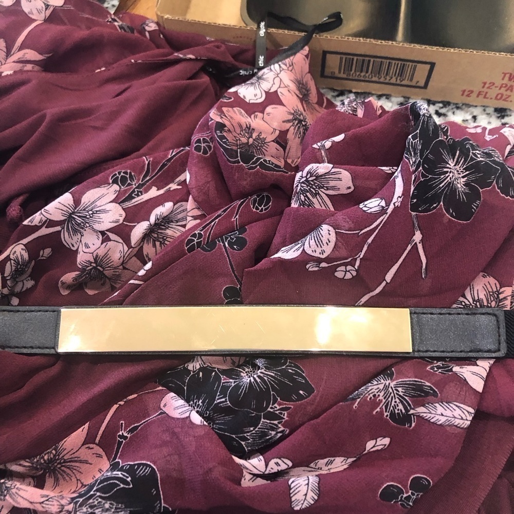 City Chic Size XL/22 maroon floral faux wrap dress. Flutter sleeve belt - Picture 7 of 14